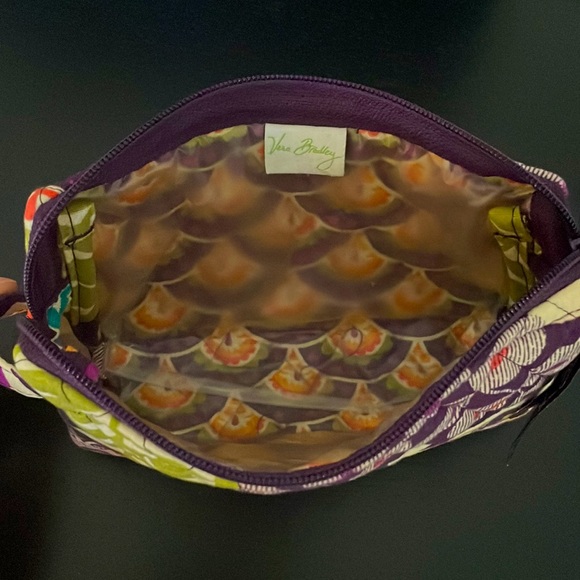 Vera Bradley purple make-up bag - Picture 3 of 3